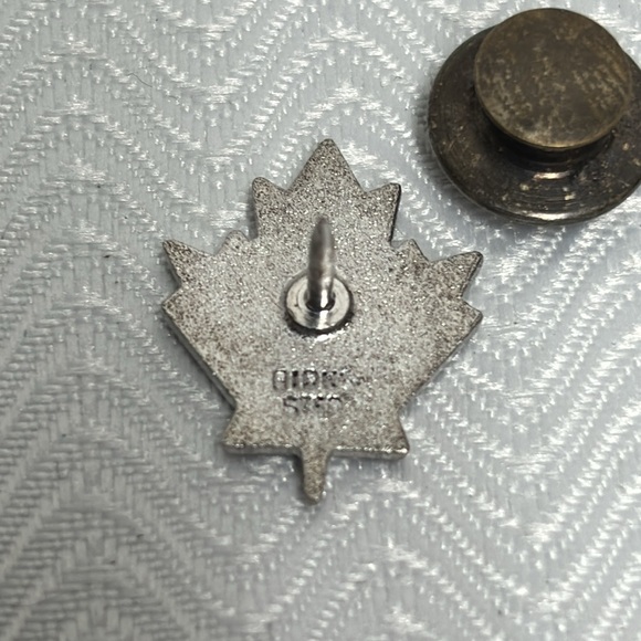 Lapel pins - Picture 5 of 5